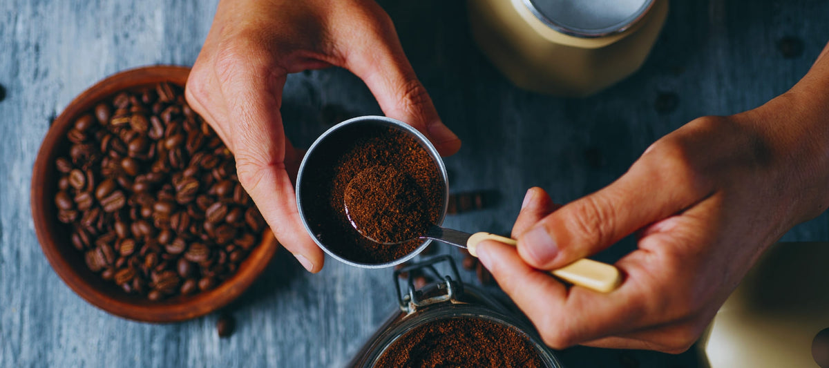 Acessórios para cantinho do café, como xícaras, bandejas e organizadores. Crie um espaço aconchegante e cheio de charme para apreciar seu café.